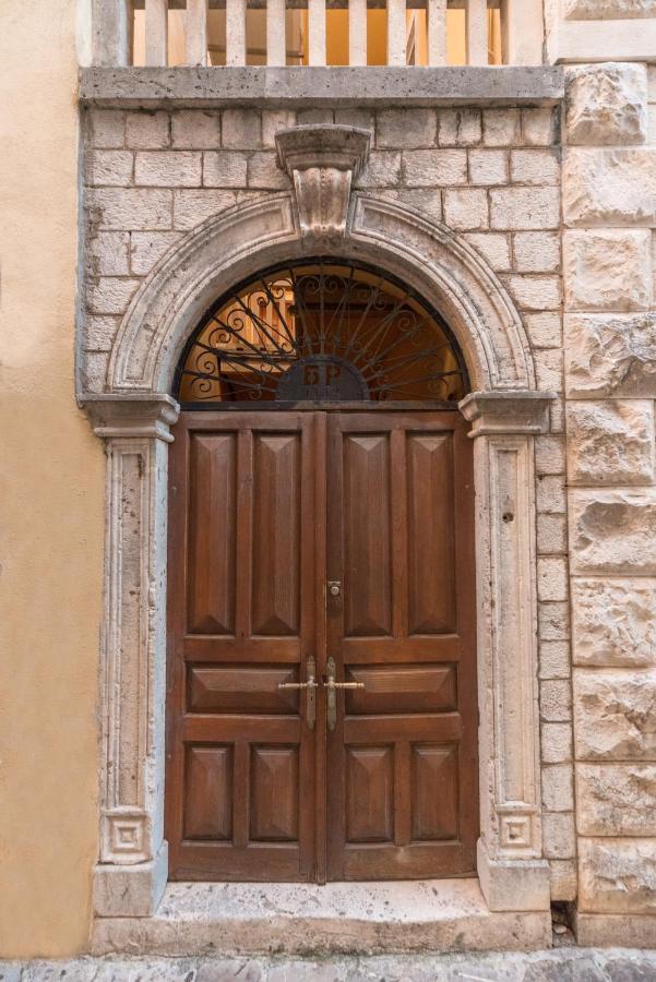 R Club Apartments Old Town Budva Exterior foto